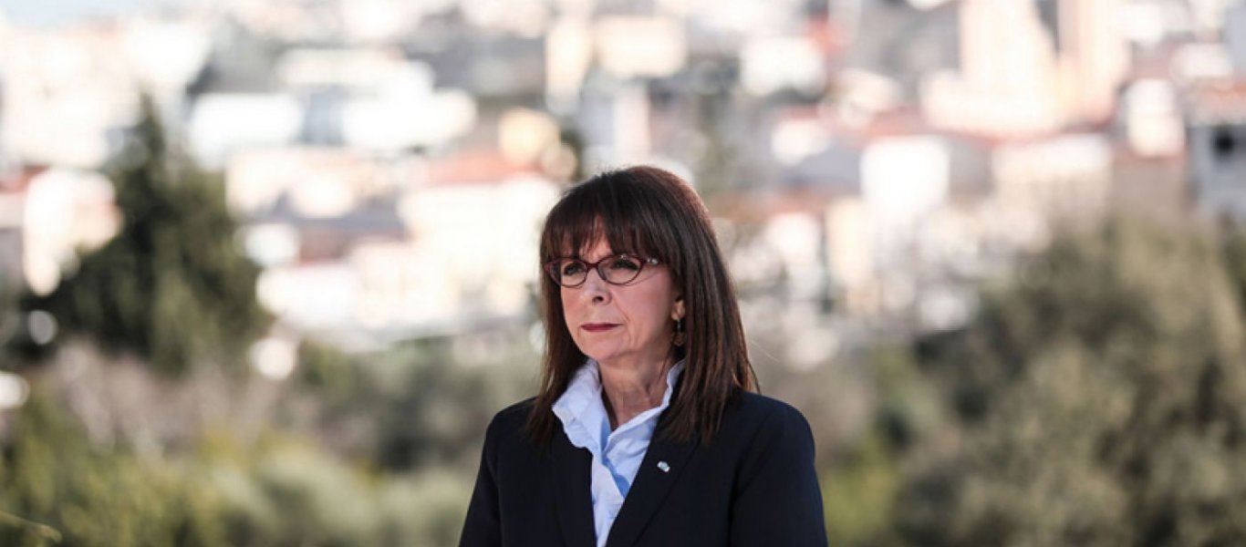 Η Κ.Σακελλαροπούλου που αρνήθηκε να προσκυνήσει τον Σταυρό δάκρυσε για την ορκωμοσία Τ.Μπάιντεν! (βίντεο)
