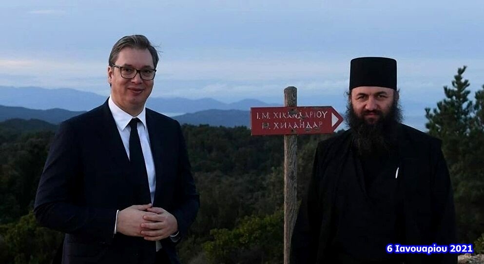Χρήστος Μαντζιάρης : Ο πρόεδρος της Σερβίας παρέστη χωρίς μάσκα στην Θεία Λειτουργία των Χριστουγέννων στο Άγιον Όρος