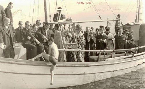 Τα Φώτα στο Αϊβαλί..
