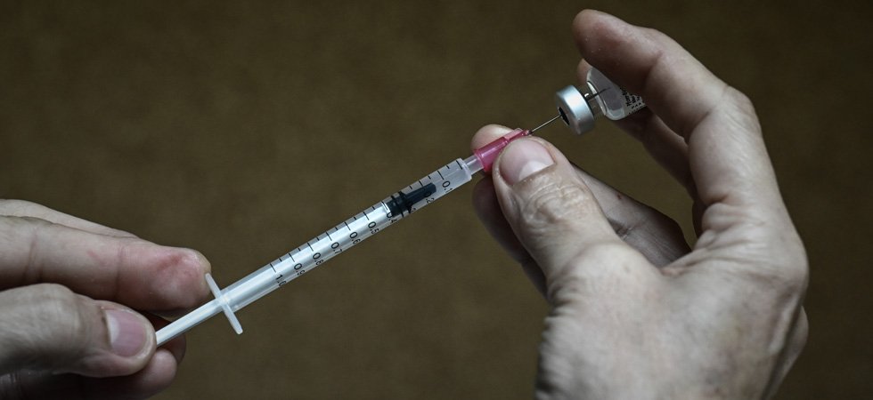 Υπ. Υγείας: 5 άτομα πέθαναν στη Γαλλία αφότου εμβολιάστηκαν με Pfizer.