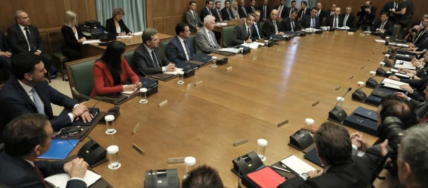 Σήμερα το μεσημέρι ο ανασχηματισμός: Οι τελευταίες πληροφορίες – Ποιοι μένουν ποιοι φεύγουν