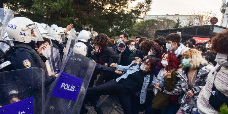 Greek Spirit : Ο ΕΡΝΤΟΓΑΝ ΣΤΟΝ ΔΡΟΜΟ ΓΙΑ ΤΗΝ ΚΡΕΜΑΛΑ