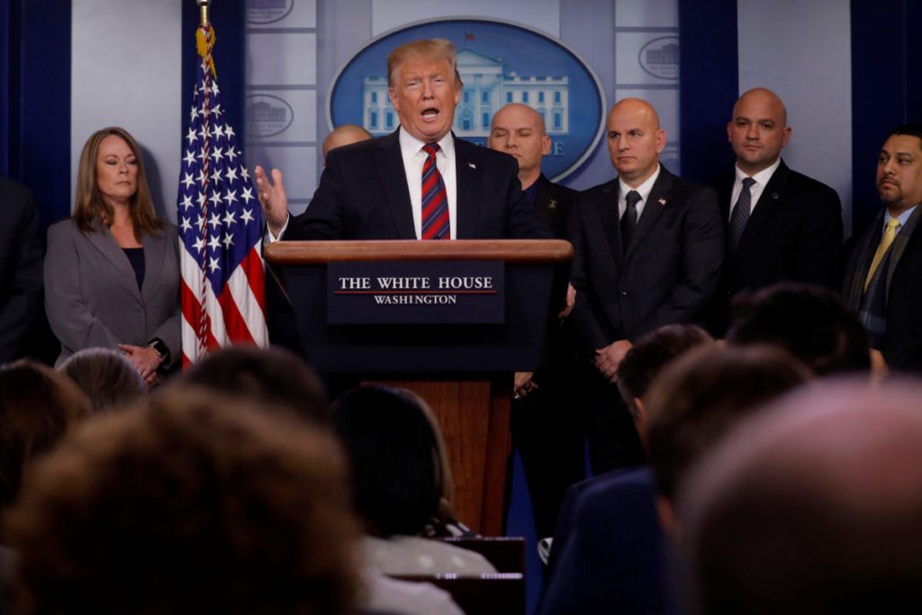2019-01-03T214451Z_282014007_RC1DB4060980_RTRMADP_3_USA-SHUTDOWN-TRUMP-1200x800-1-1024x683