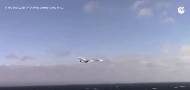 Βιντεοσκοπήθηκε η πτήση του Su-24 κοντά στο αντιτορπιλικό του Ναυτικού των ΗΠΑ “Donald Cook”
