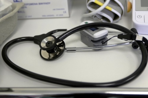 «Τηλε-δικαστήρια» για τους υγειονομικούς που αρνούνται να εμβολιαστούν: «Απαράδεκτη η στάση τους» ΒΙΝΤΕΟ