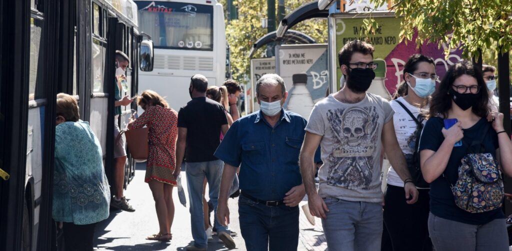 «Γιατί δεν φοράς μάσκα; – Έτσι»! Ο κόσμος αντιδρά και κανείς δεν ξέρει που μπορεί να φτάσει, vid