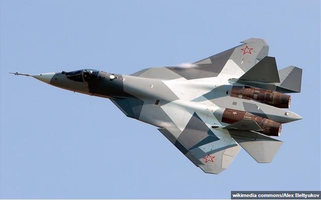 Το ρωσικό μαχητικό Su-57 «πετά μόνο του» και ο πιλότος «εστιάζει στη μάχη» (βίντεο)