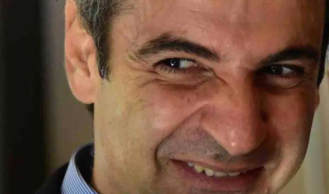 Δημήτρης Τζώρας : Η τρελή του Μαξίμου γιορτάζει τα 200 χρόνια επανάστασης χωρίς τον λαό, αλλά με κιμά γαρίδας