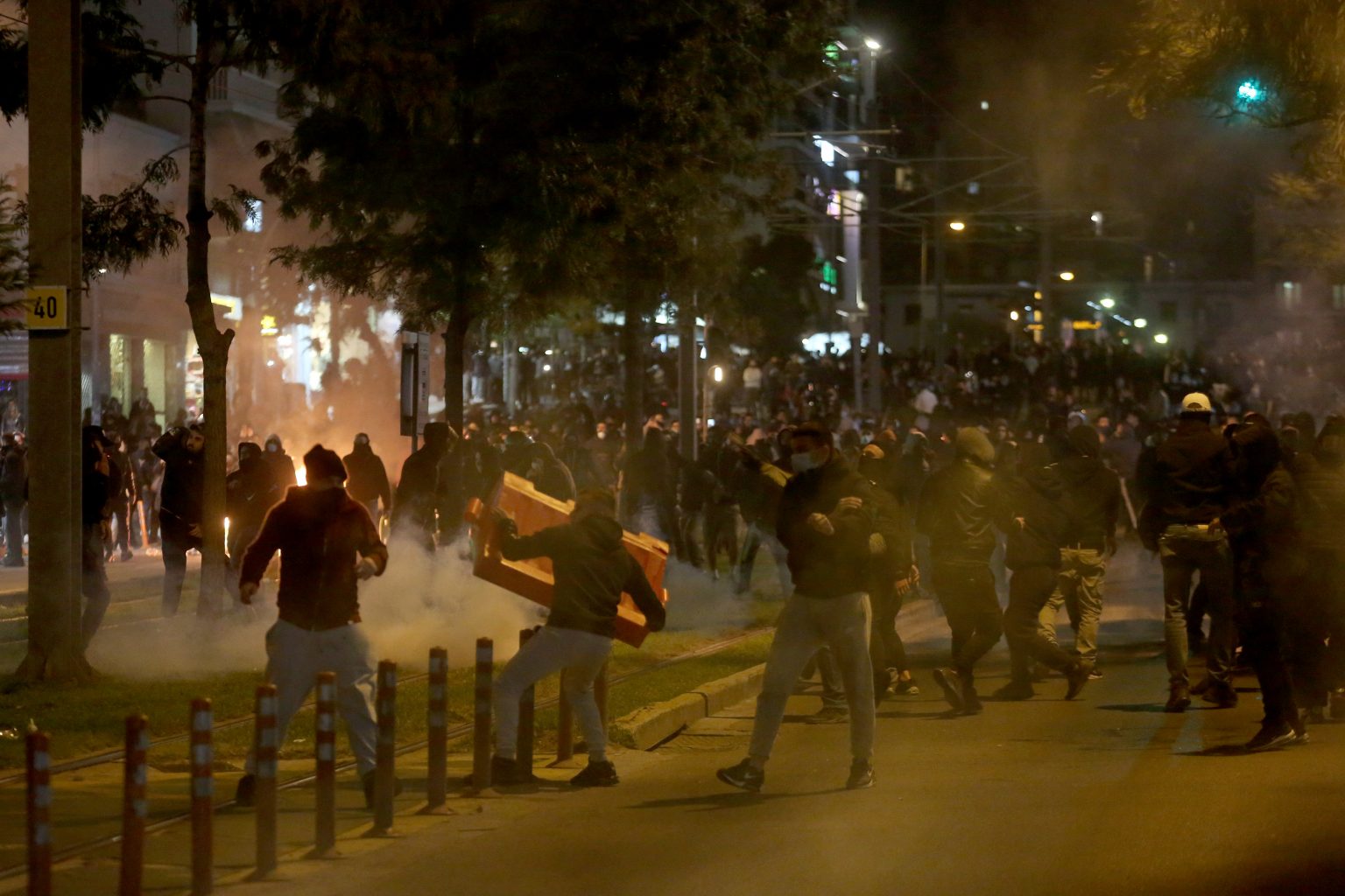 Θανάσης Κ : Τάγματα εφόδου! Τελεία…