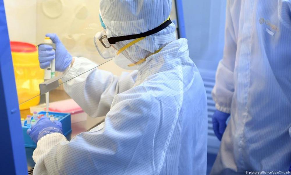 Ισχυρισμοί-“βόμβα” από πρώην διευθυντή CDC για κορονοϊό: “Ξέφυγε από εργαστήριο της Ουχάν τον Σεπτέμβριο του 2019”