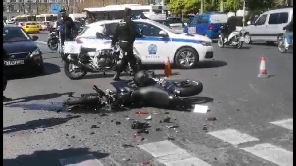 Τροχαίο στη Βουλή: Συγκλονίζει η μάνα του 23χρονου οδηγού – «Αύριο δωρίζουμε τα όργανά του»