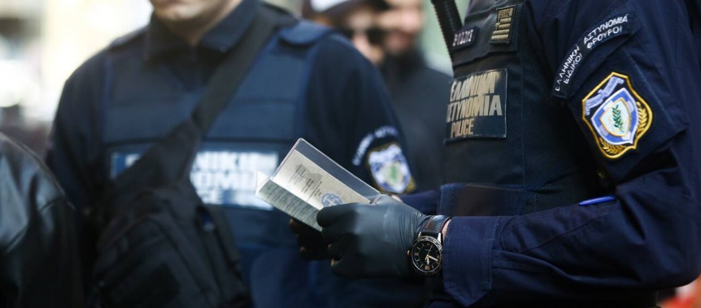 Αυταρχισμός: Δυνάμεις ασφαλείας συνέλαβαν καθηγήτρια γιατί δεν φορούσε μάσκα – Προσαγωγή γιαγιάς γιατί δεν έστειλε SMS!