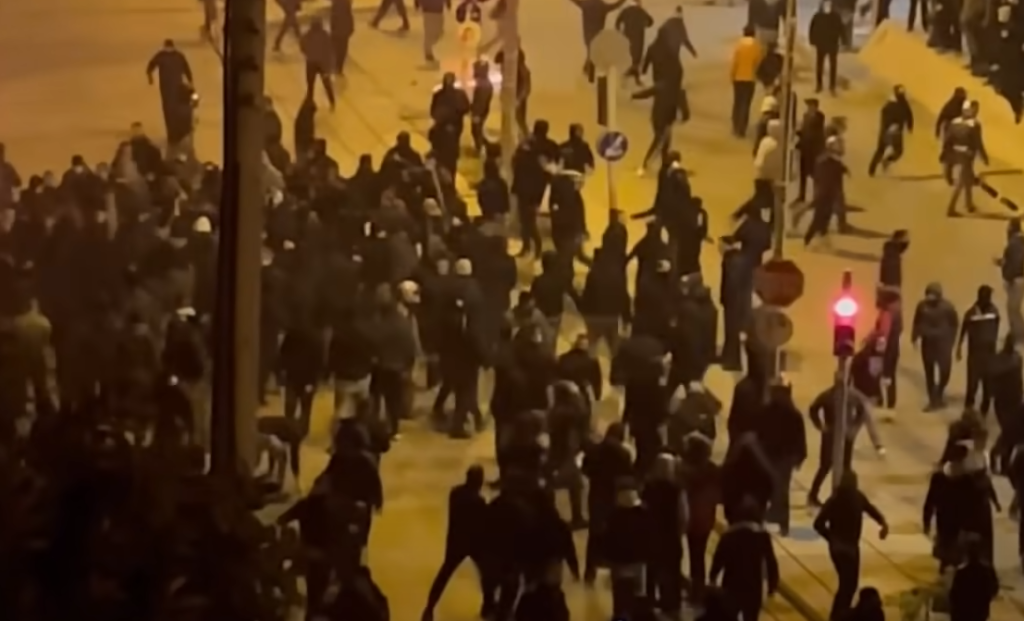 Πόσοι το πρόσεξαν;;; Η αλήθεια για την πέμπτη φάλαγγα φάνηκε στην Νέα Σμύρνη, vid
