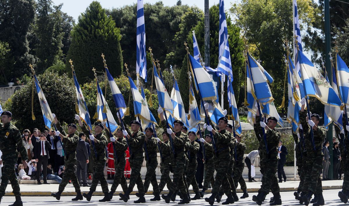 Τρέμουν την παρέλαση