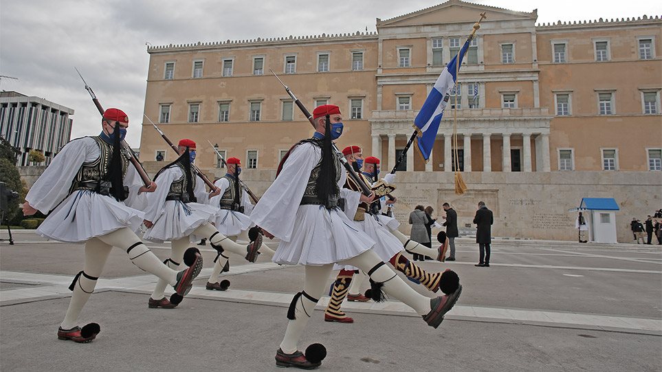 Ζωντανά η παρέλαση για τα 200 χρόνια από το 1821