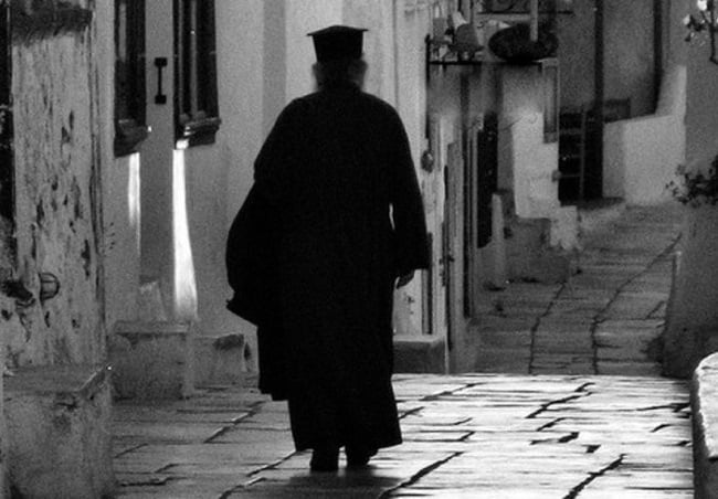 Νεκτάριος Δαπέργολας : Ἕνας ἀκόμη διωκόμενος ὁμολογητής ἱερέας…