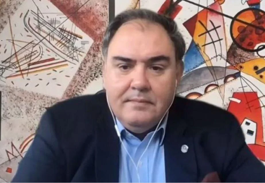 Στο νοσοκομείο με κορωνοϊό ο πατέρας του Σαρηγιάννη – Είχε κάνει και τις 2 δόσεις του εμβολίου