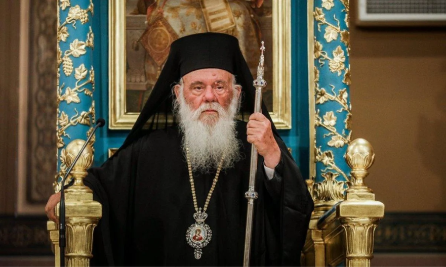 Ιερώνυμος : Εμείς οι ηλικιωμένοι και οι ευπαθείς ομάδες πρέπει να τρέξουμε, για να εμβολιαστούμε, όχι απλώς να πάμε