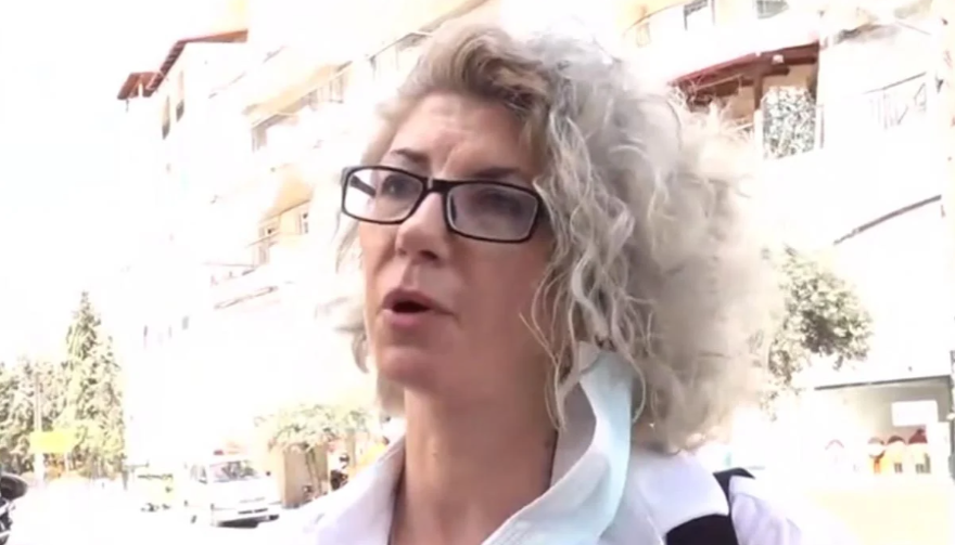 «Δεν θέλω να κάνει το παιδί μου self test» λέει η μάνα που μήνυσε τον λυκειάρχη (video)