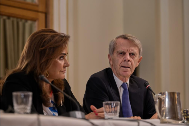 Αποστόλου : Ηγείται της διπλωματικής κυβερνητικής ομάδας ακόμη ο κ. Αποστολίδης;