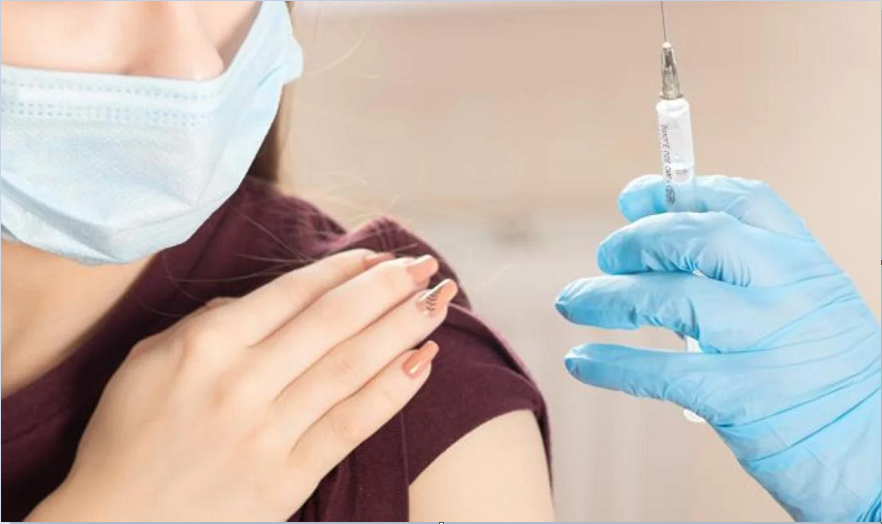 Pfizer/BioNTech: Αίτηση στον ΕΜΑ για επέκταση εμβολιασμών σε εφήβους 12-15 ετών