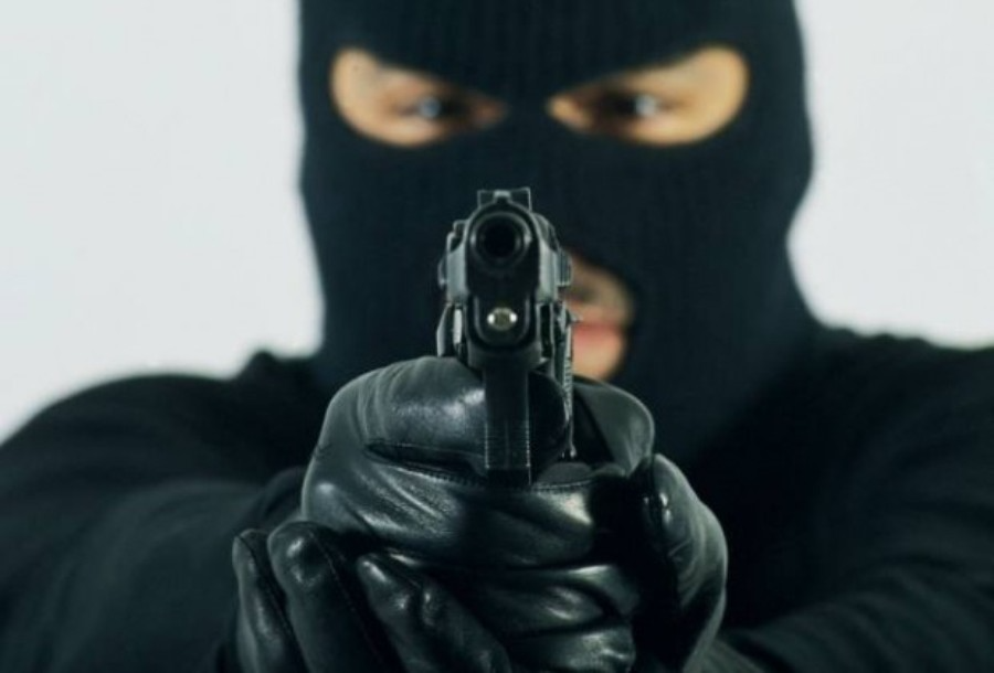 Οι ληστές όταν κλέβουν φορούν “μάσκα “…