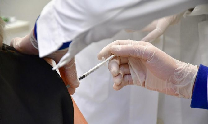 Αγαπητέ εμβολιασμένε σε Παρακαλώ πολύ να…