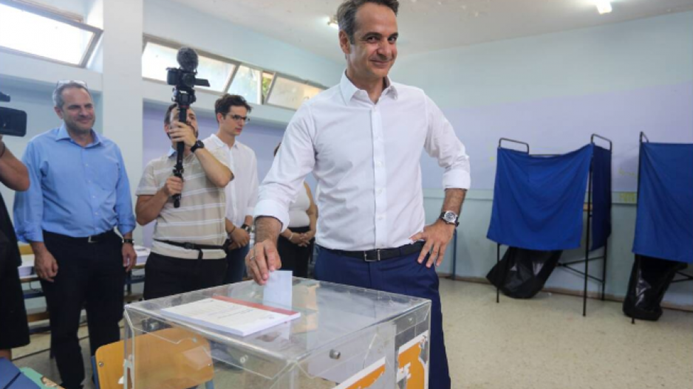 ΑΠΟΣΤΟΛΟΥ : ΕΝΑΣ ΤΡΟΜΟΚΡΑΤΗΜΕΝΟΣ ΠΡΩΘΥΠΟΥΡΓΟΣ ΠΑΕΙ ΣΕ ΕΚΛΟΓΕΣ