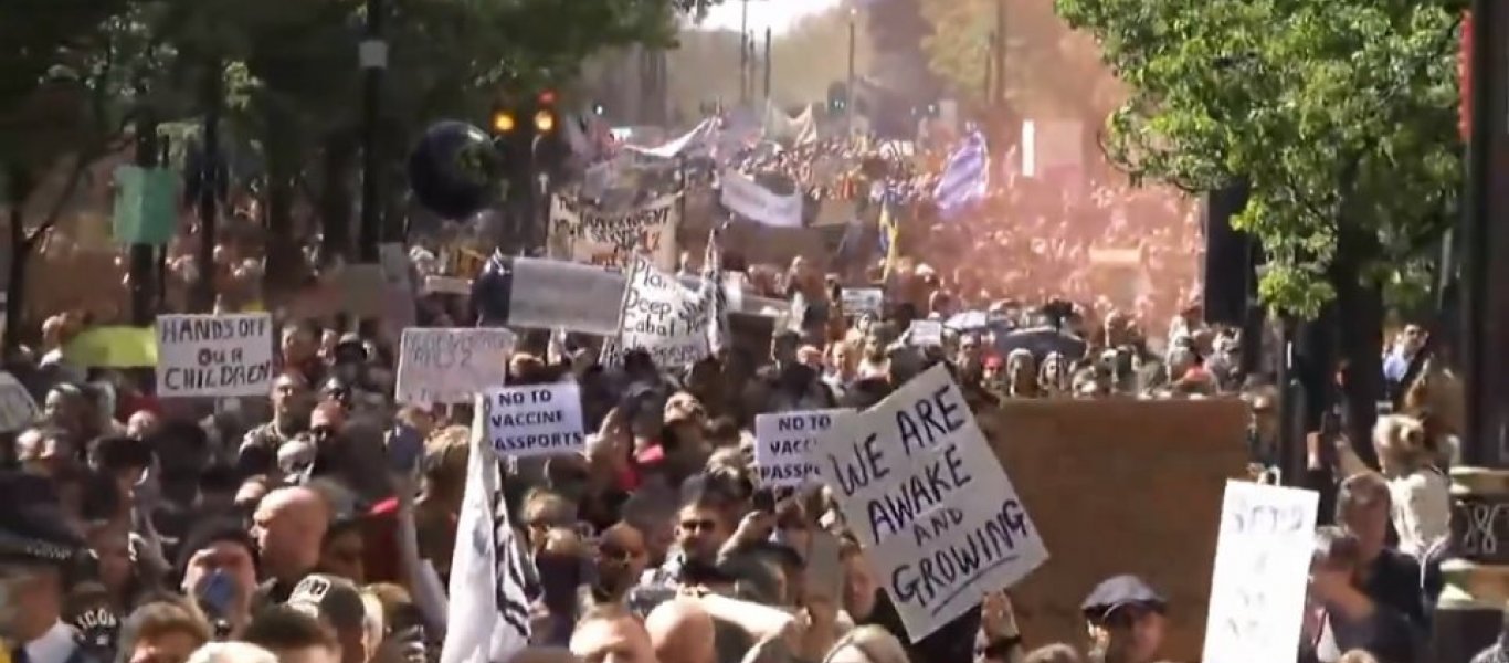 Μεγαλειώδης διαδήλωση κατά του lockdown και των πιστοποιητικών εμβολιασμού στο Λονδίνο (βίντεο)