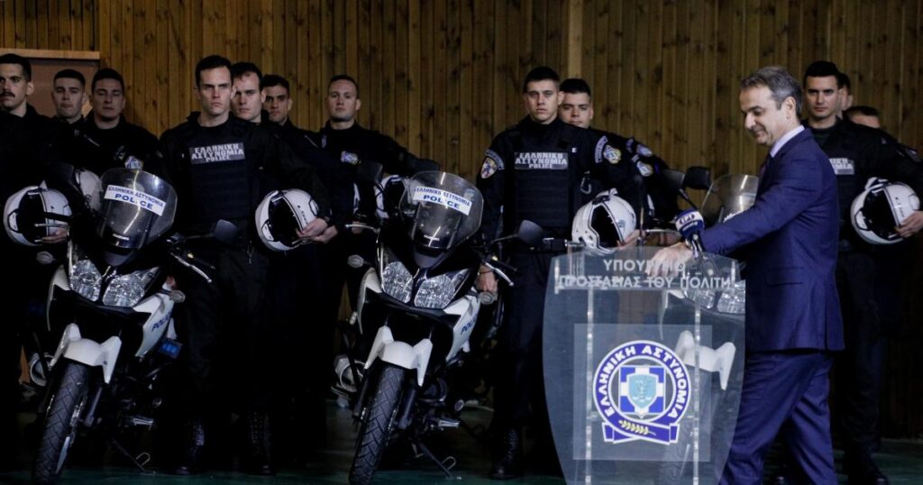 Αστυνομικός σε κάθε παγκάκι;;; Έρχεται ο «προληπτικός αποκλεισμός πλατειών», vid