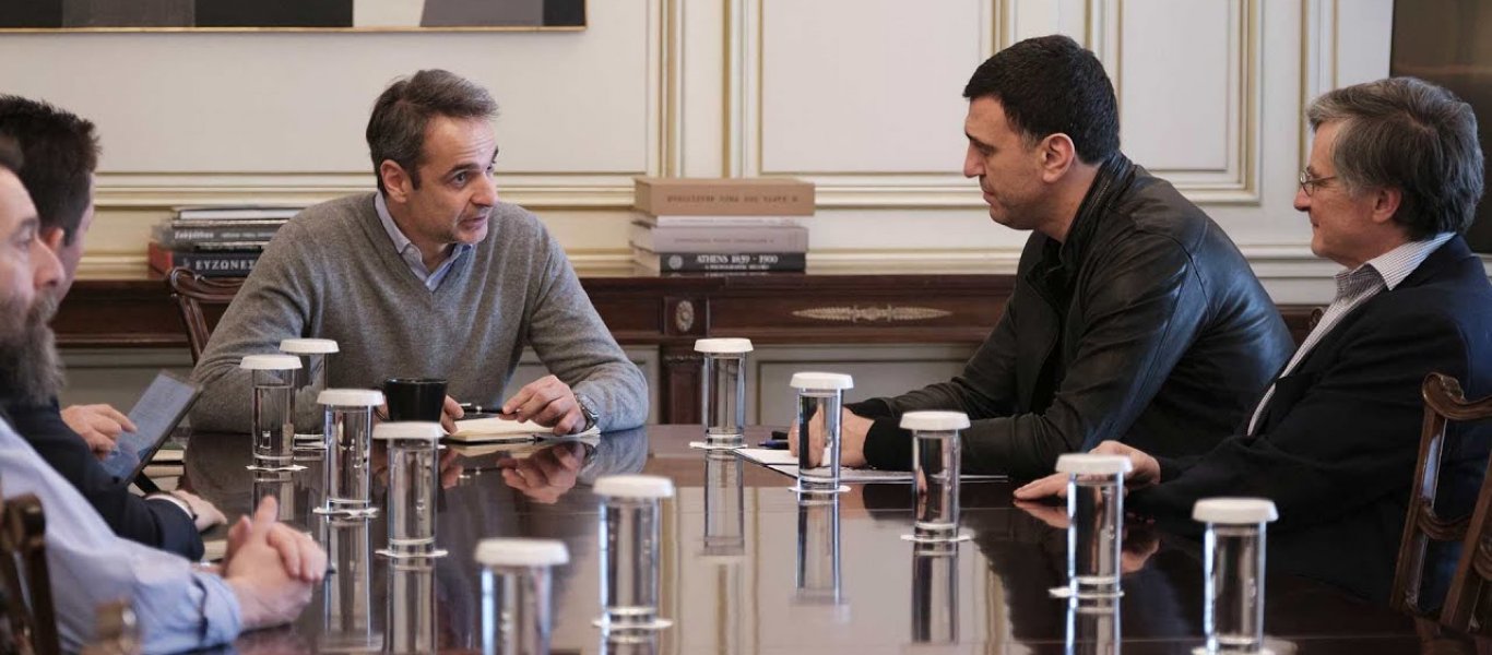 Η κυβέρνηση ετοιμάζει «ανασχηματισμό» της επιτροπής των λοιμωξιολόγων: «Ή συμφωνείτε μαζί μας για το lockdown ή τέλος»