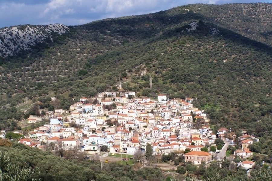 Σε αργία ο παπάς της Πηγής …πραγματοποιούσε θρησκευτικές τελετές με ανοιχτές τις πόρτες σε όλους όσους θα ήθελαν να συμμετέχουν