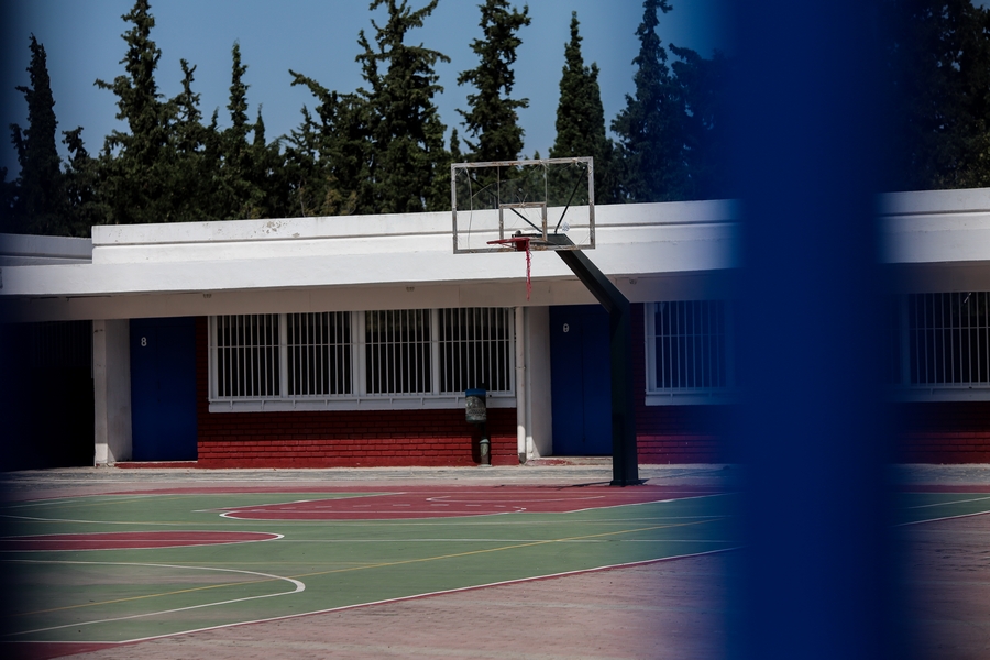 Χωρίς αυτή την κάρτα ο μαθητής θα μένει εκτός σχολείου! «Βόμβα» από κανάλι: «Απομάκρυνση του παιδιού από τους οικείους του» – ΒΙΝΤΕΟ