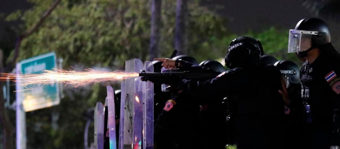 Εξέγερση κατά του lockdown στην Ευρώπη: Δυνάμεις ασφαλείας διέλυσαν με πλαστικές σφαίρες διαδήλωση στην Ελβετία