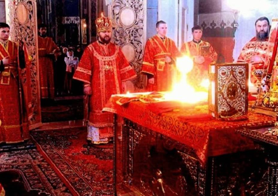 «Μόλις αρχίζω να διαβάζω την ευχή, η Αγία Τράπεζα κυκλώνεται από Θεϊκή φωτιά. Δεν ξέρω τι να κάνω»
