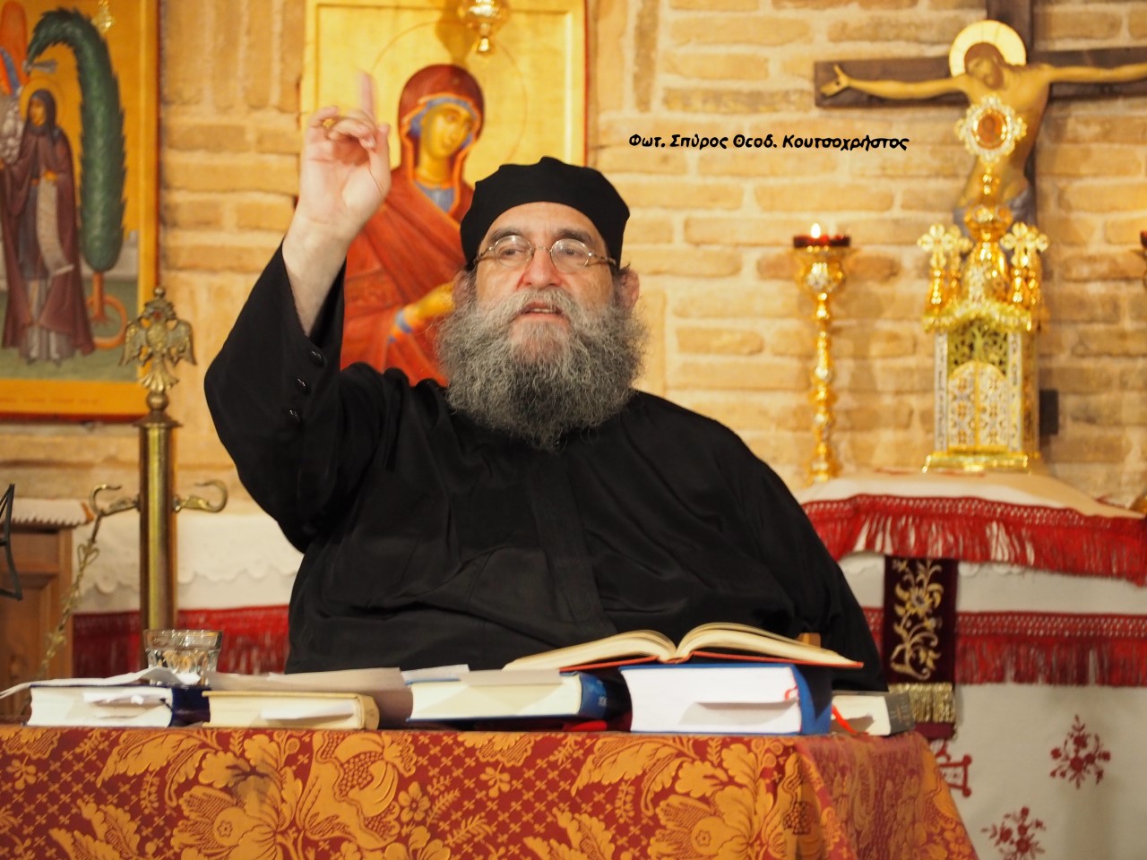 Ο π. Ευάγγελος Παπανικολάου παραχωρεί τα δικαιώματα του από βιβλίο στην Ιερά Μητρόπολη Καμερούν!