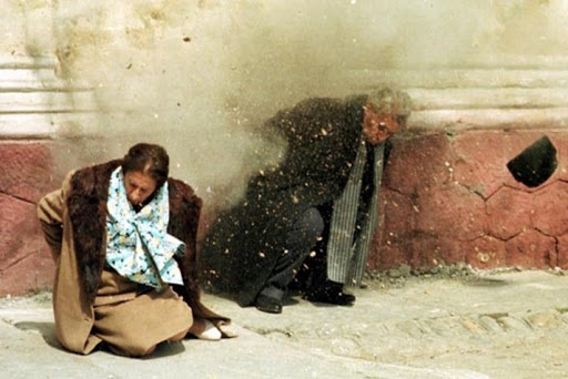 «Είδατε τι έπαθε ο Τσαουσέσκου στη Ρουμανία; Τους μωραίνει ο Θεός και, αφού γίνουν ρεζίλι, μετά παίρνουν τον δρόμο τους. Το ίδιο συνέβη και με την Αλβανία, το ίδιο και με τους δικούς μας εδώ.