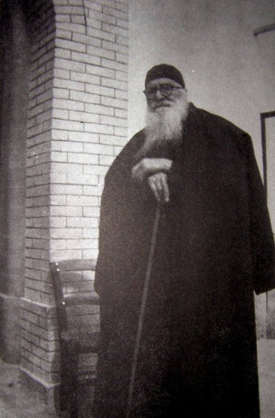 Βλέπουν τις νυχτερινές ώρες τον Άγιο Άνθιμο στους διαδρόμους του νοσοκομείου του Ρίου