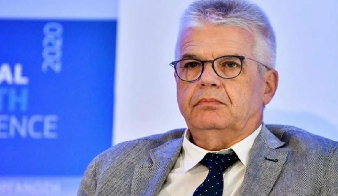 Δάσκαλε που δίδασκες… Χωρίς μάσκα «τσάκωσαν» τον λοιμωξιολόγο Χαράλαμπο Γώγο (φωτό)