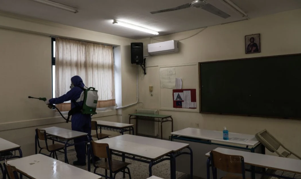ΣτΕ: Ακύρωση των υποχρεωτικών self test ζητούν καθηγητές, δικηγόροι και ιερέας