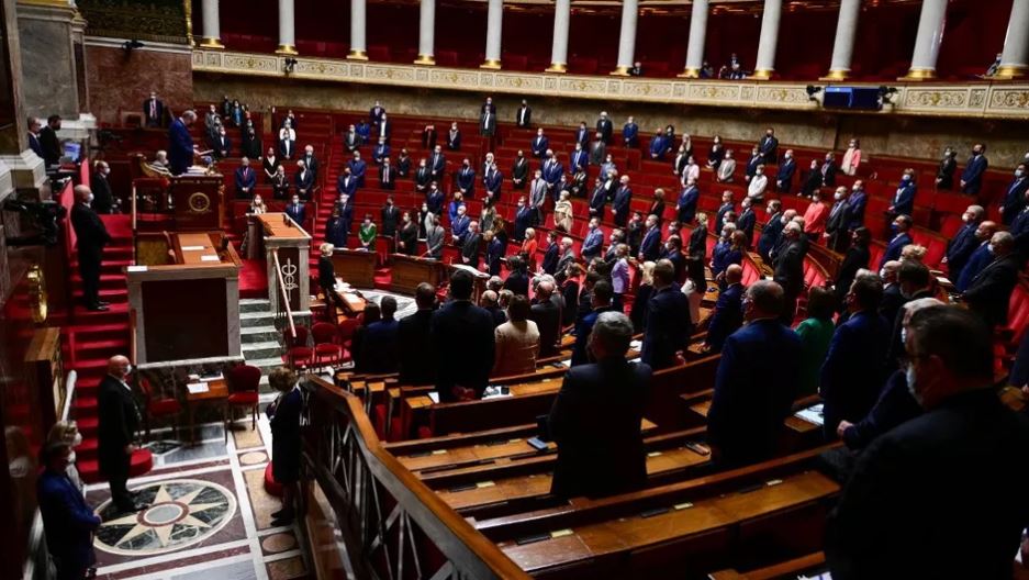Κοινοβουλευτικό Πραξικόπημα στη Γαλλία: σε β΄ψηφοφορία η Γαλλική Βουλή υπερψήφισε τροποποιημένο το άρθρο για πιστοποιητικό εμβολιασμού!