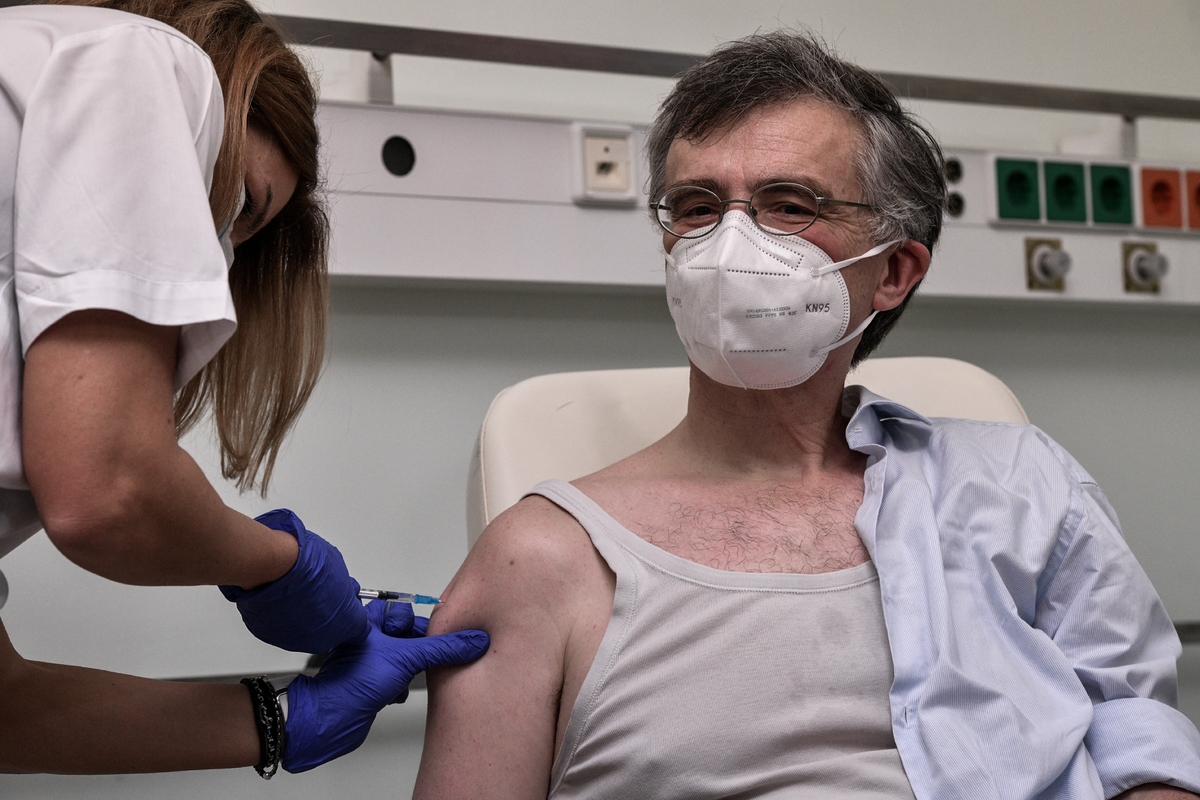 Μόλις το 4,62% του παγκόσμιου πληθυσμού έχει εμβολιασθεί πλήρως