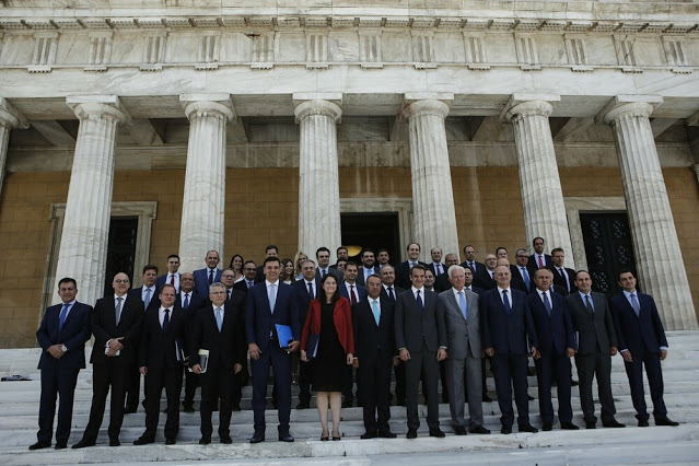 Greek Spirit : ΜΗΝ ΠΕΡΙΜΕΝΕΤΕ ΤΙΠΟΤΑ ΑΠ ΑΥΤΟΥΣ – ΜΟΝΟ ΤΗΝ ΚΑΤΑΣΤΡΟΦΗ !