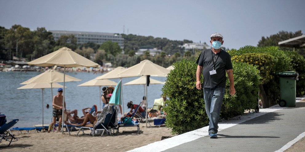 Μπαράζ άρσης μέτρων για να ξεχάσει ο κόσμος τις… παρενέργειες – Ποιές «εξτρά» ελευθερίες δίνουν