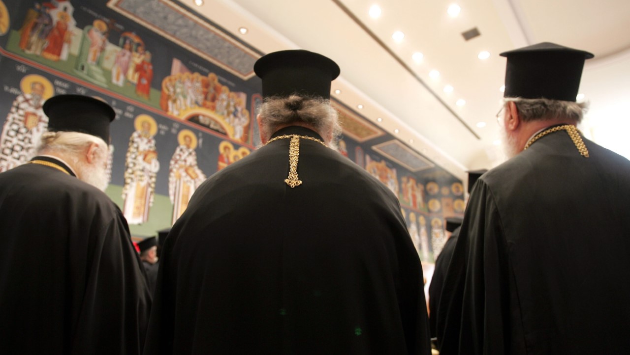 Ν. ΔΑΠΕΡΓΟΛΑΣ, «ΕΩΣ ΠΟΤΕ ΔΥΣΙ ΚΥΡΙΟΙΣ ΔΟΥΛΕΥΟΝΤΕΣ;»