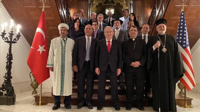 ΑΠΟΣΤΟΛΟΥ : “ΕΛΠΙΔΟΦΟΡΑ” ΜΗΝΥΜΑΤΑ ΠΑΝΘΡΗΣΚΕΙΑΣ ΑΠΟ ΤΙΣ ΗΠΑ