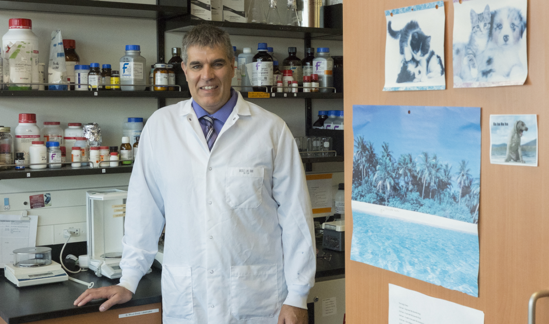 Καναδός Ιολόγος Δρ. Byram Bridle για mRNA Εμβόλια Covid: «Εμβολιάζοντας Ανθρώπους, τους Εμβολιάζουμε Ακούσια με μια Τοξίνη»