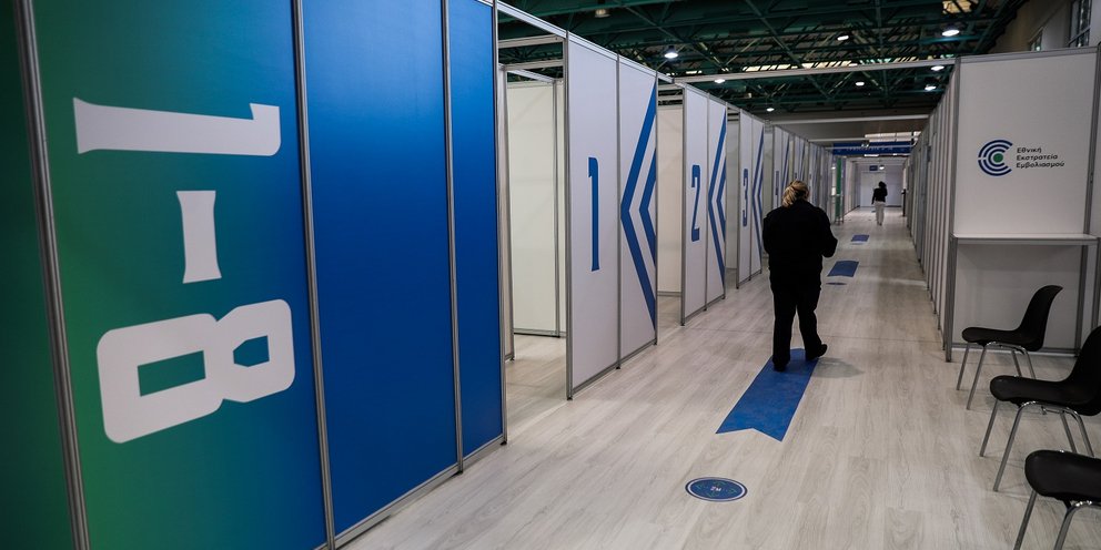 Λένε την αλήθεια στους Έλληνες;;; Έμειναν «άγαλμα» με τα εμβόλια και τους ανθρώπους στην Σάμο, aud