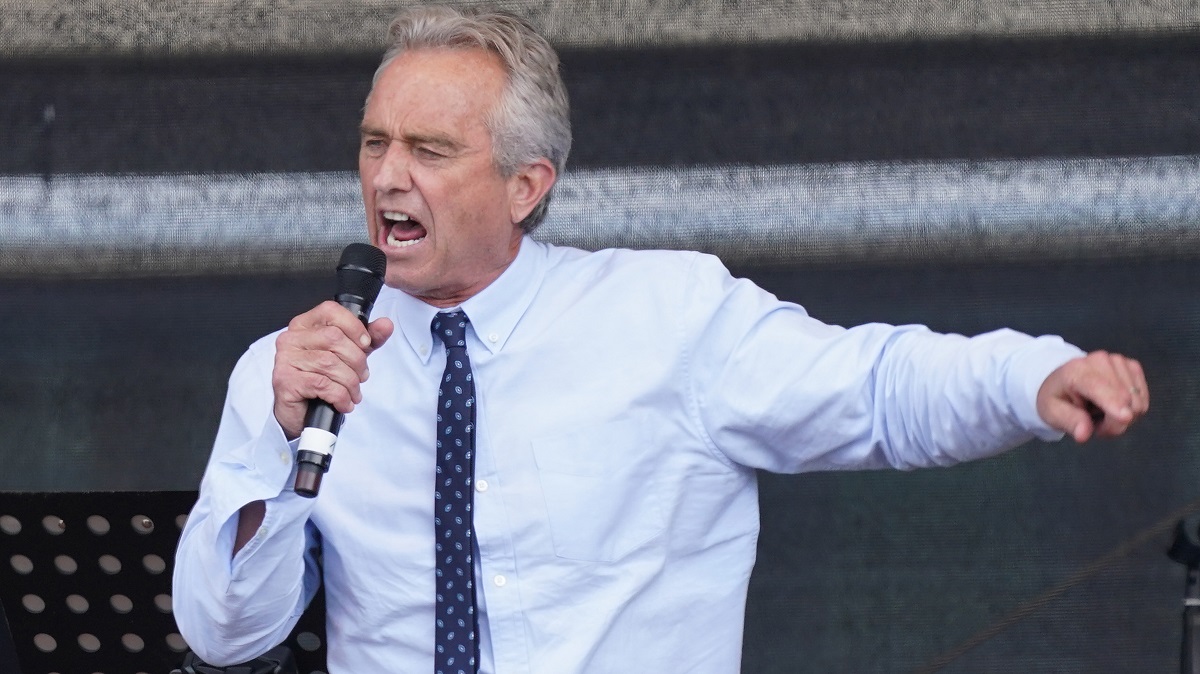 Robert F. Kennedy Jr : oι εξουσιαστές ψεύδονται κάνουν κατάχρηση εξουσίας. Θα έχουν πρόσβαση στα παιδιά μας!Θα τα κάνουν ερείπια. Οι ναζί δοκίμασαν…