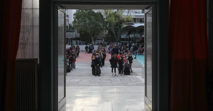 «Είναι ακόμα η αρχή»! Τρομακτική τοποθέτηση για τον εμβολιασμό των παιδιών στην Ελλάδα – ΒΙΝΤΕΟ